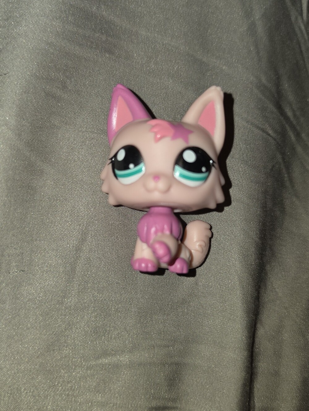 Authentic LPS Littlest Pet Shop #2465 Pink Wolf Cat Rare HTF